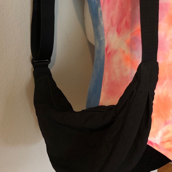 Uniqlo Black Crossbody Bag - Picture 3 of 11